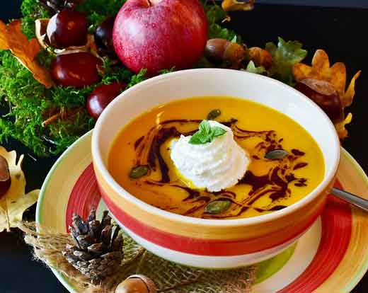  Kürbiskernsuppe mit Ingwer