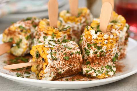 Maiskolben mit Garam Masala Maiskolben mit Butter, Garam Masala & Corianderblättern